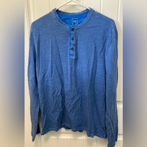 Gap mixed media long sleeve top. Men’s Size Large. 3 button up. Soccer Blue
